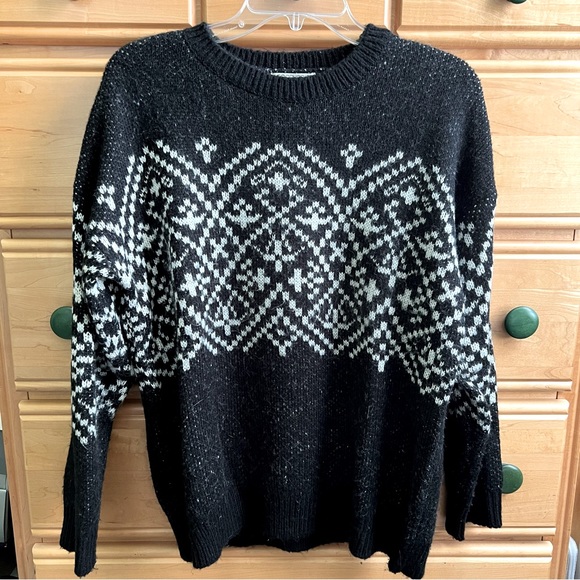 Forever 21 Sweater - Picture 2 of 4